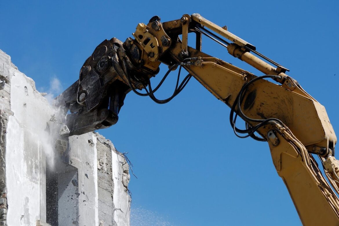 Hydraulic Breakers: Choosing The Right Tool For Demolition Work